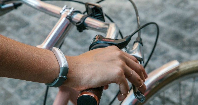 2015-in-8-giyilebilir-teknolojisi-main-erencaner