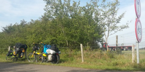 bisikletle-fransa-belcika-hollanda-sinirlarini-astik-main-eren-caner